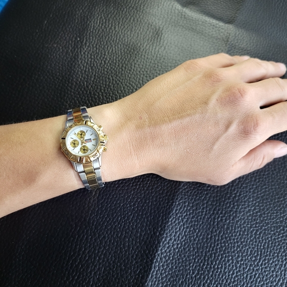 Vintage Tommy Hilfiger woman wristwatch - Picture 3 of 7